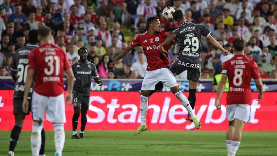 Reclamă un penalty evident la Oțelul - Rapid 1-1: ”Nu era nevoie de VAR! Retrage brațul spre minge, cum așa ceva?!”