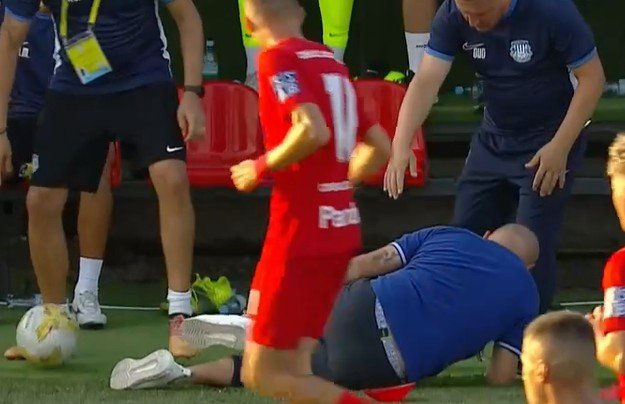 Toni s-a prăbușit pe marginea terenului