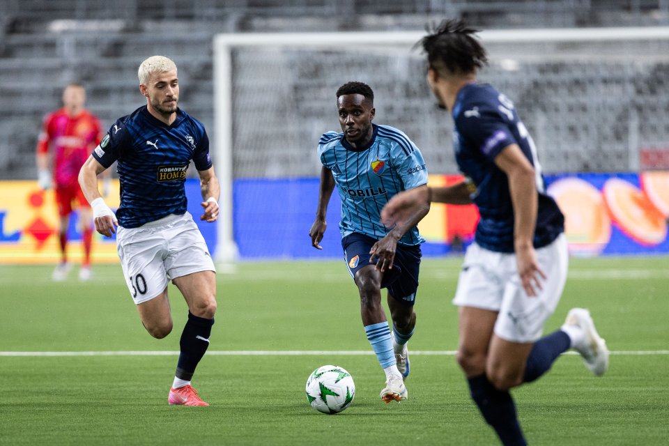 Vlad Dragomir s-a adaptat la fotbalul din Cipru și e aproape de grupa de Liga Campionilor