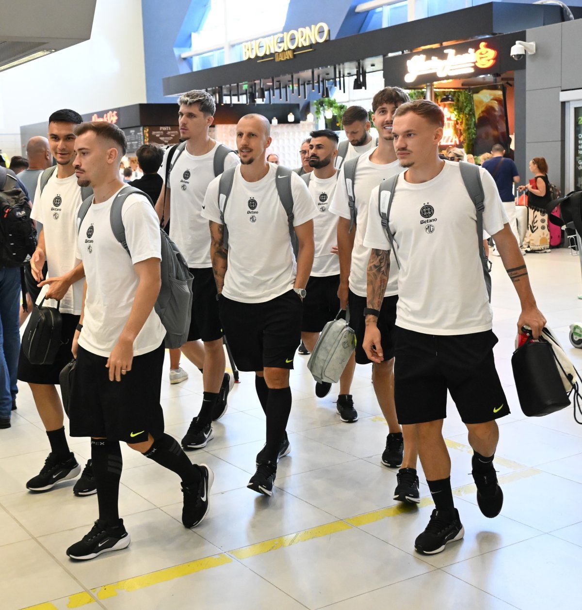 FCSB, înconjurată de bodyguarzi la sorirea în Priștina! Campioana României nu va avea parte de susținerea suporterilor