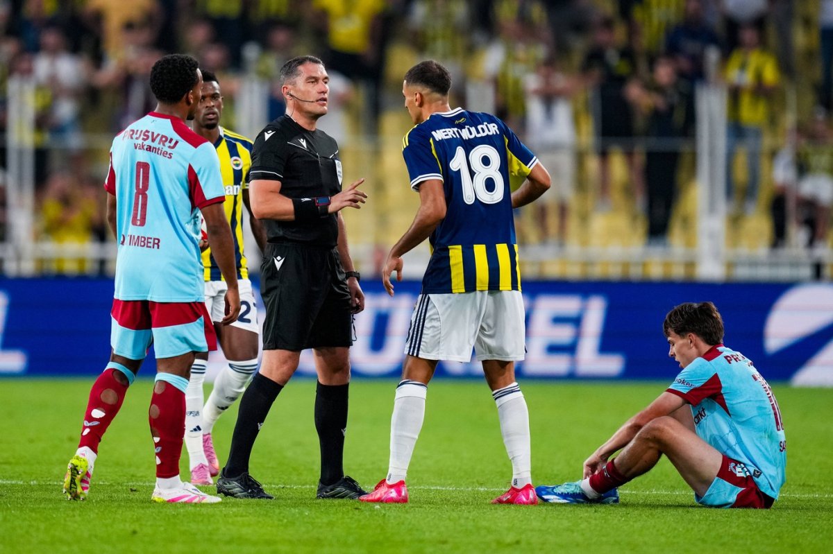 Istvan Kovacs a arbitrat Fenerbahce - Feyenoord (5-2)