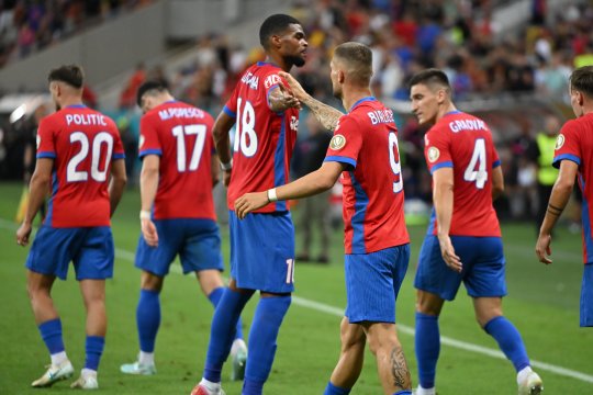 Surprize în echipa de start a FCSB-ului cu Drita! Edjouma titular, iar Olaru, Politic și Tavi Popescu au fost lăsați pe bancă