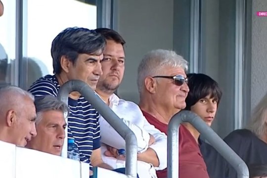 Ce glorii au dat lovitura de start la CS Dinamo - Steaua. Ioan Andone și Victor Pițurcă, prezenți în tribune alături de alte legende