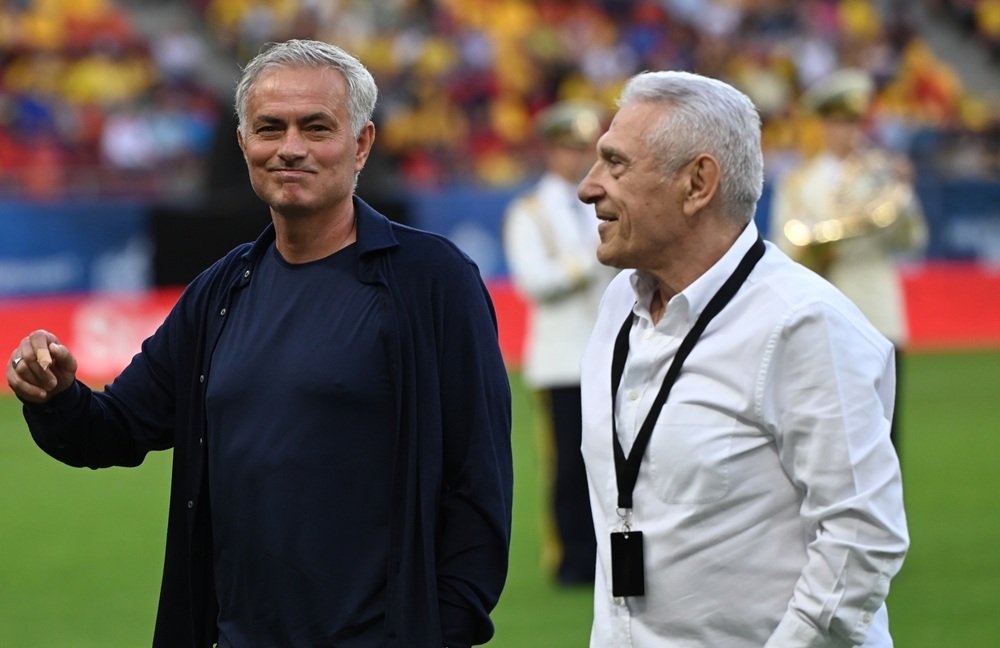 Giovanni Becali (dreapta) și Jose Mourinho (stânga)