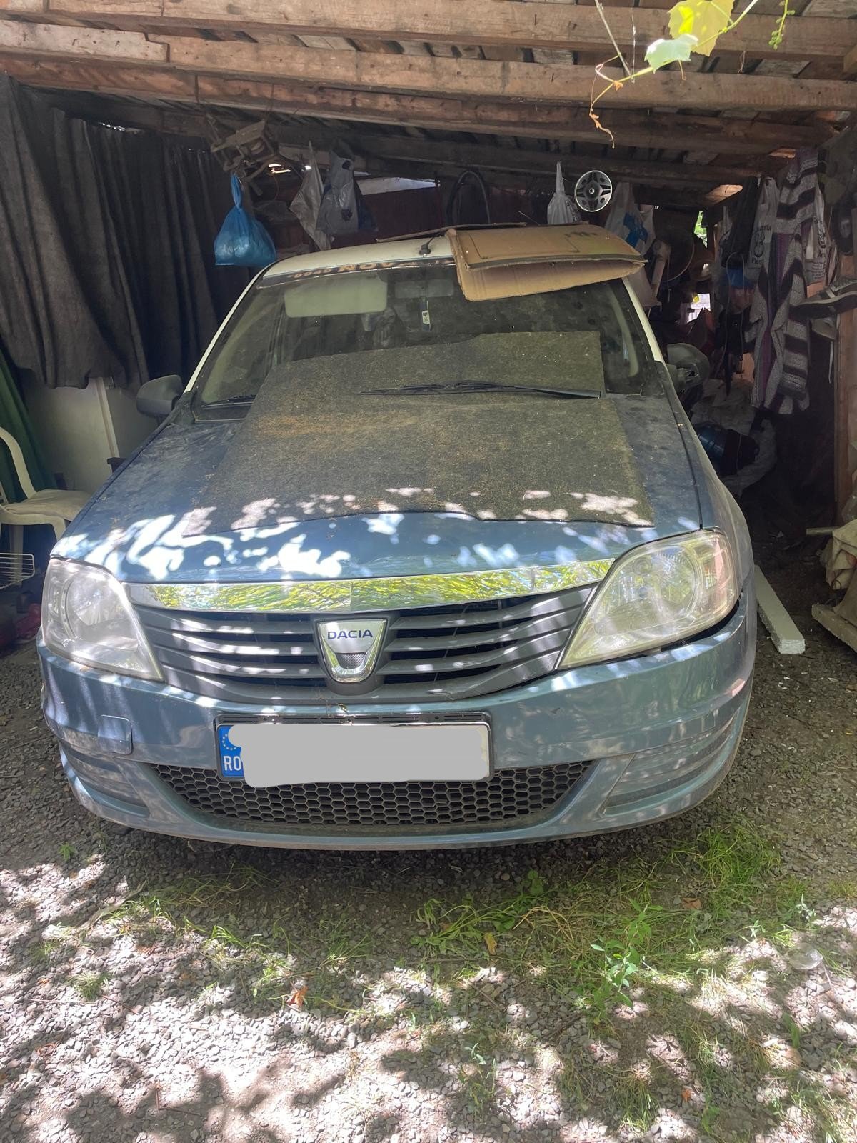Automobilul Dacia Logan, scos la licitație de ANAF, se află într-o stare deplorabilă