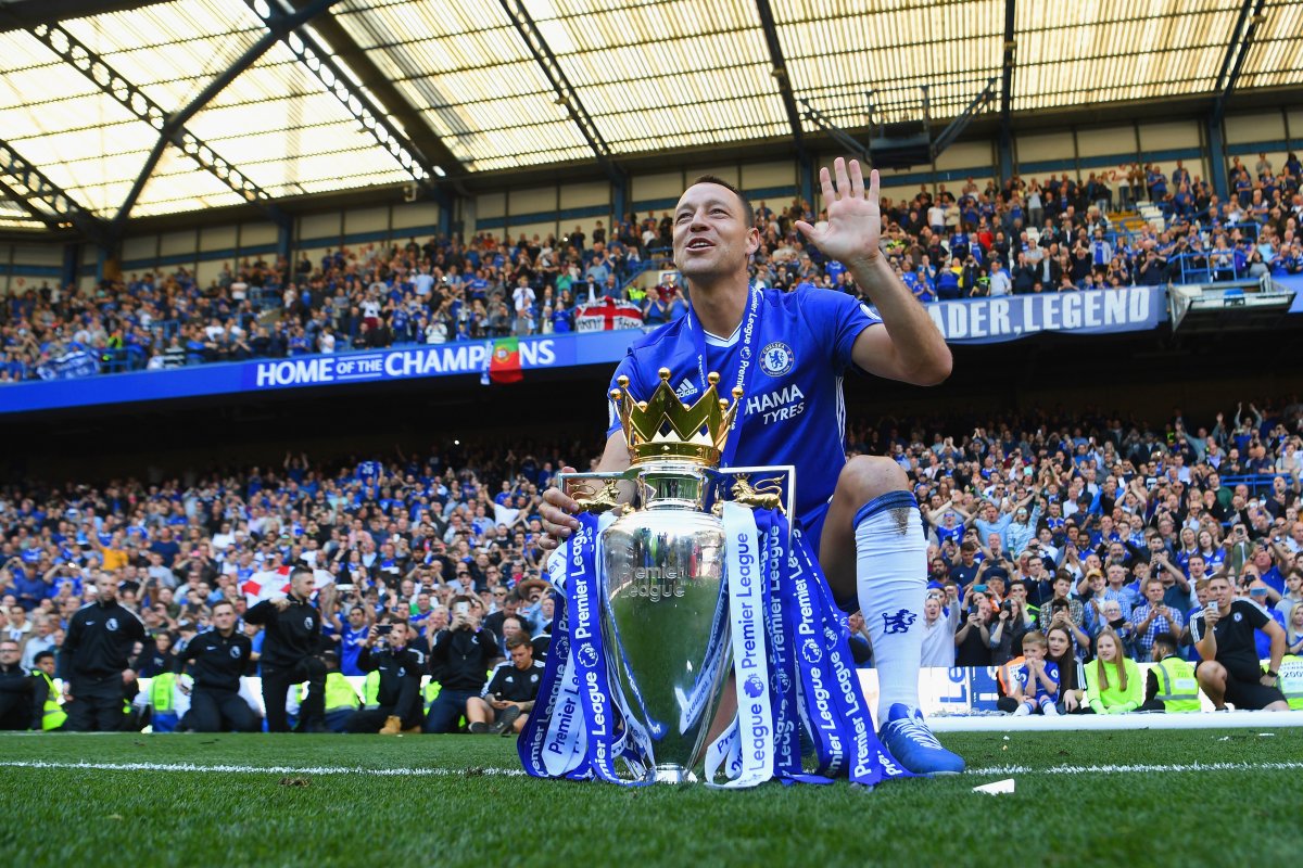 John Terry cu trofeul Premier League