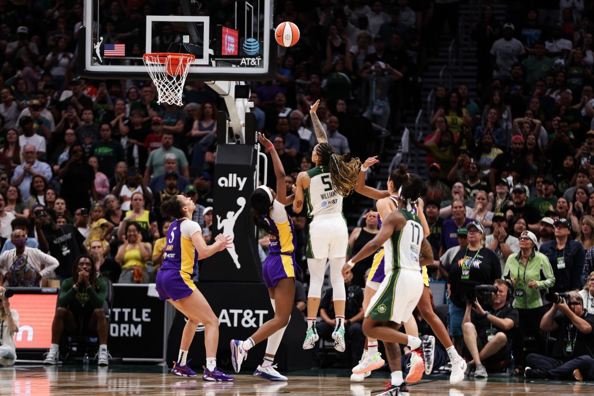 Controverse la meciurile de WNBA! O jucătoare de baschet s-a plâns după ce obiecte neortodoxe au fost aruncate pe terenul de joc