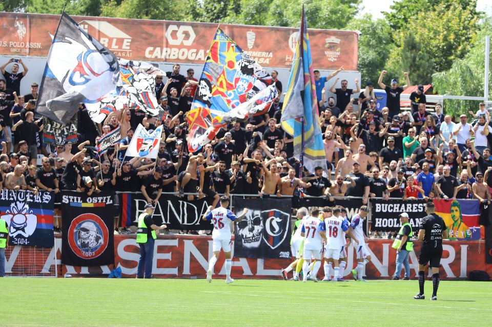 Galeria Stelei, cea mai titrată echipă din România, la un meci de Liga 2