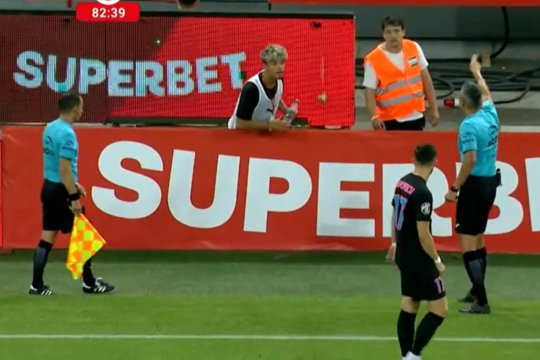 Scene unice în lume la Dinamo - FCSB! Copilul de mingi, ”eliminat” pentru că l-a înjurat pe Mihai Popescu. Ce a urmat