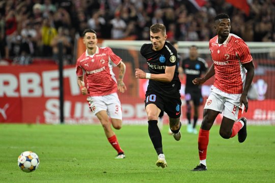 Florin Tănase a izbucnit: ”Săracii de arbitri fac multe greșeli împotriva noastră, te doare capul! Fluieră cu intenție, e clar. Sunt obișnuit să câștig cu Dinamo, nu așa”