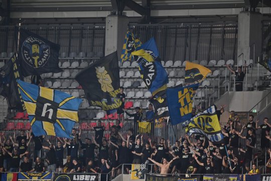 Scandal la Petrolul! Clubul a fost dat în judecată, dar continuă să facă transferuri: ”Țeparii galbeni”