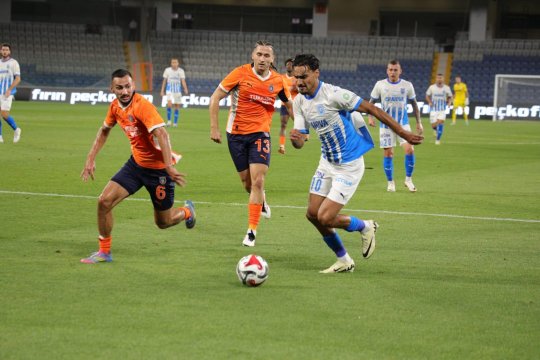 Bașakșehir - Universitatea Craiova 1-2. Oltenii lui Mirel Rădoi obțin victoria în Turcia