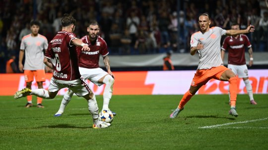 Metaloglobus - Rapid 1-2, ACUM, pe iAMsport.ro. Gazdele înscriu și reduc din diferență