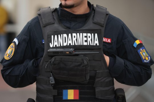 Un lider de galerie din România se revoltă: ”Grețoși jandarmi bucureșteni! Ne-au amenințat că ne pun cu burta pe pământ pentru asta...” + Reacția oficială a Jandarmeriei