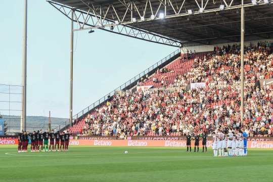 Dezvăluiri dezgustătoare de la CFR Cluj: ”Angajatul clubului a omorât pisica neagră găsită la stadion”. Dan Petrescu se temea că echipa va pierde din cauza animalului