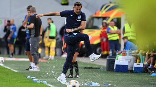 Ce i-au strigat, de fapt, fanii din tribună lui Mirel Rădoi: ”De asta a dat cu pumnul”