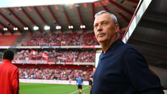 Presa din Belgia scrie că viitorul lui Mircea Rednic pe banca lui Standard Liege atârnă de ”un fir de ață”