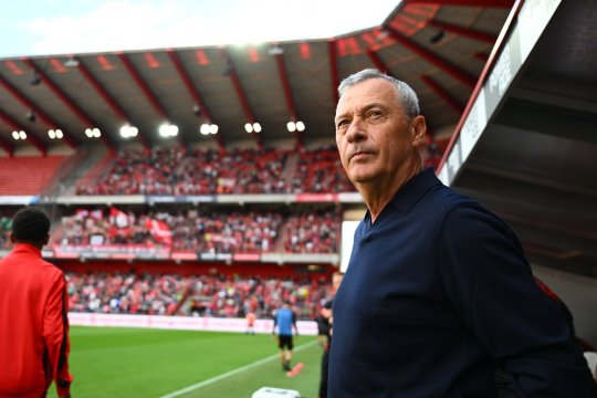 Presa din Belgia scrie că viitorul lui Mircea Rednic pe banca lui Standard Liege atârnă de ”un fir de ață”