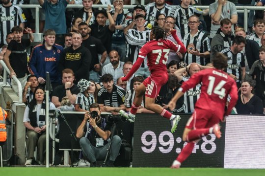 Liverpool, victorie după meci de infarct pe St. James' Park! Golul decisiv a fost marcat de un puști de 16 ani