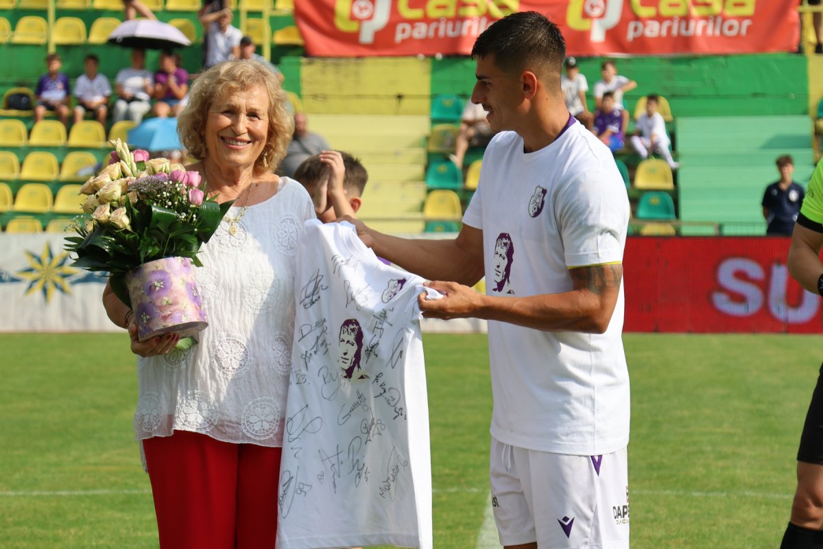 Gica Dobrin este prezentă la multe dintre meciurile echipei FC Arges