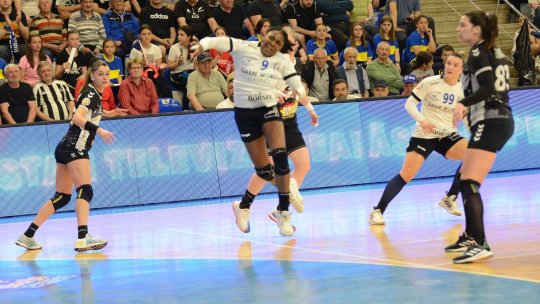 Dacă o jucătoare rămâne însărcinată, va fi dată afară! Situație revoltătoare în handbalul românesc: contracte fictive, clauze aberante și zero viziune