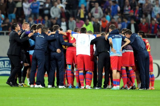 Extaz total la FCSB după o calificare istorică: ”Doi jucători împing un cărucior de rufe: unul este în pielea goală, iar celălalt urlă”