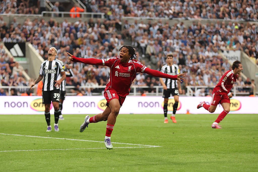 Rio Ngumoha (16 ani) a adus victoria lui Liverpool pe terenul lui Newcastle, scor 3-2, în minutul 90+10