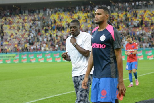 Joyskim Dawa, apariție de cinci stele la FCSB – Aberdeen! A venit îmbrăcat cu haine de două mii de euro