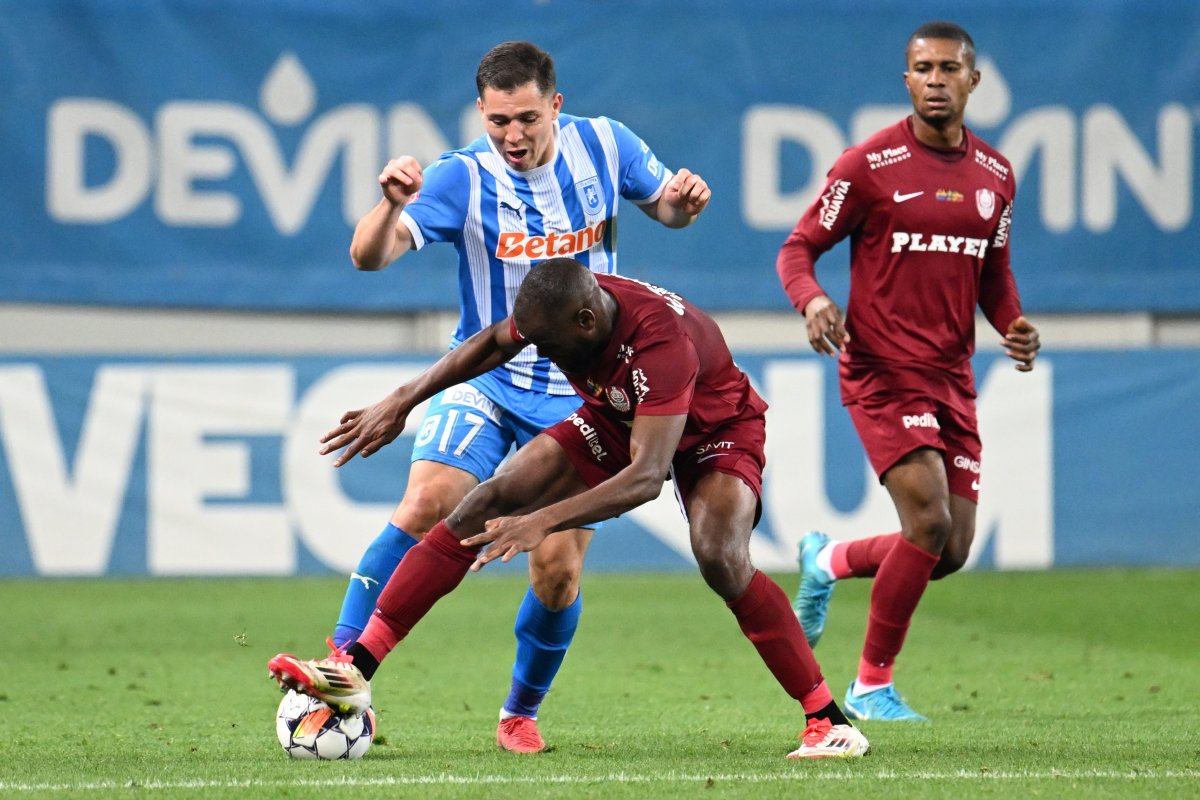 CFR Cluj - Universitatea Craiova, de la 21:30, pe iAMsport.ro. Echipele probabile pregătite de Dan Petrescu și Mirel Rădoi