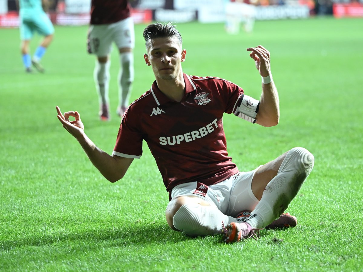 Alex Dobre celebrează golul cu UTA