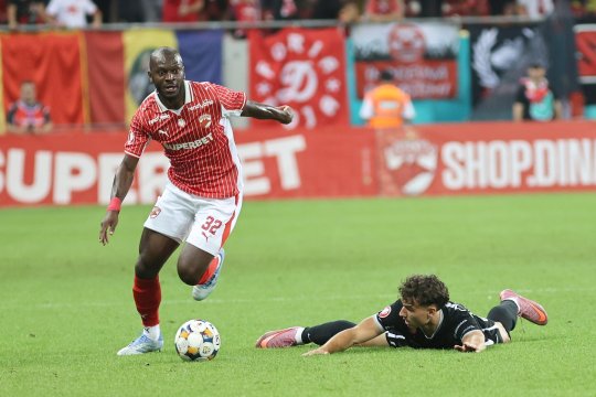 Noul transfer al lui Dinamo a văzut din tribune victoria cu Hermannstadt! Când ar putea debuta pentru ”câini”