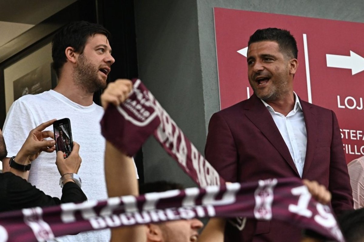 Victor Angelesc (în stânga) și Daniel Niculae (în dreapta)