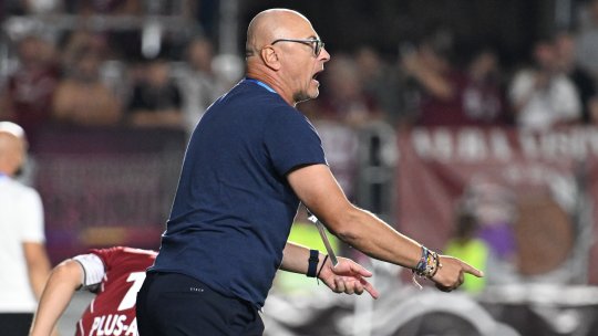 Leo Grozavu ”a pus tunurile” pe arbitri după eșecul cu Rapid: ”Vede toată țara! Dacă așa se calibrează liniile în Giulești...”