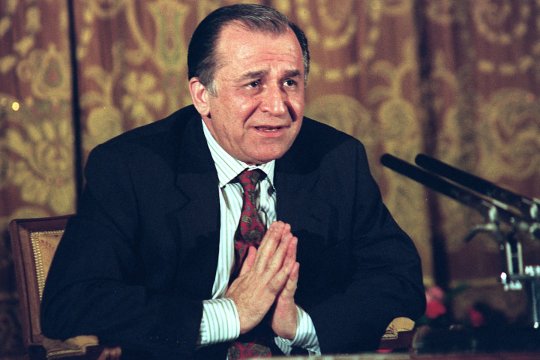 Cum l-a ajutat Cornel Dinu pe Ion Iliescu în noaptea în care a devenit ”imaginea Revoluției”: ”M-a luat deoparte și m-a rugat asta”