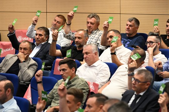 E pregătită o măsură fără precedent în fotbalul românesc: ”Tăiem un sfert din toate salariile!”. Rapid a trecut deja prin așa ceva!