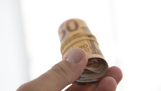 Fostul ofițer de integritate al FRF a dezvăluit că un om din stafful naționalei i-a oferit șpagă: ”Mi-a băgat un teanc de euro în buzunar” / ”Nu așa se face la voi?”