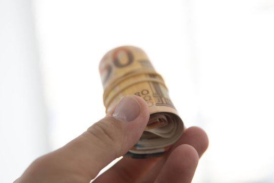 Fostul ofițer de integritate al FRF a dezvăluit că un om din stafful naționalei i-a oferit șpagă: ”Mi-a băgat un teanc de euro în buzunar” / ”Nu așa se face la voi?”