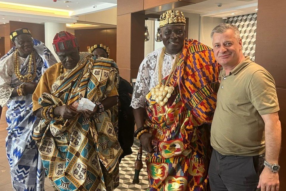 Neluțu Varga nu mai are bani de salarii: ”A plecat din nou în Africa să caute”