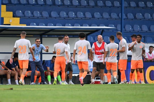 OFICIAL | Două noi transferuri la Metaloglobus! Jucătorul de la FCU Craiova și fotbalistul cu 5 echipe din România în CV au fost prezentați
