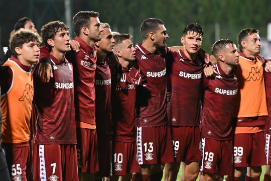 Situație bizară la Rapid: un jucător s-a internat singur cu fractură la spital în Spania, fără știința clubului! Angelescu: ”E în România, din câte știu”