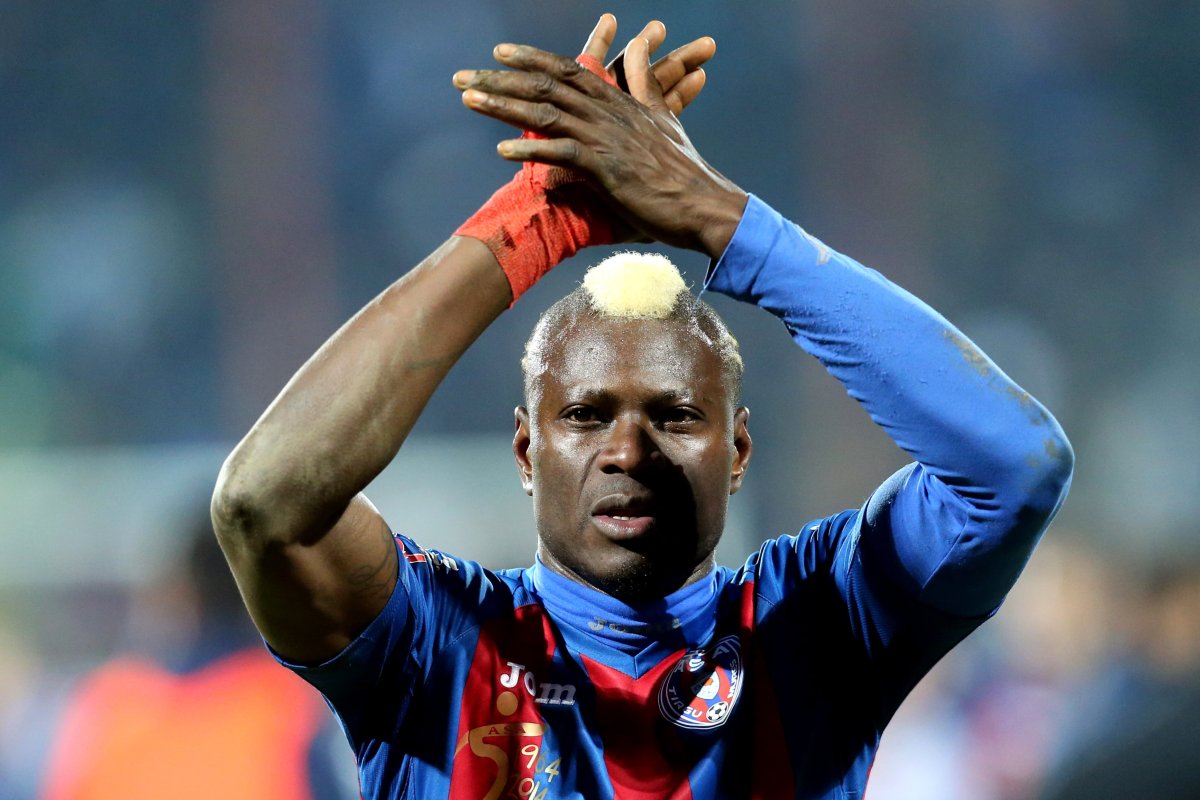 N'Doye și-a făcut școală de fotbal