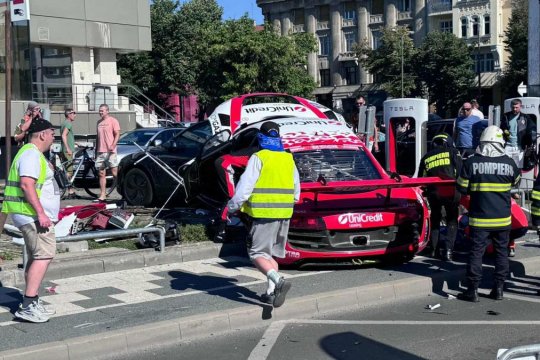 Fiul lui Mihai Leu, Marco, aproape de tragedie! Mașina sa a distrus un parapet de beton. Copilotul a fost transportat de urgență la spital