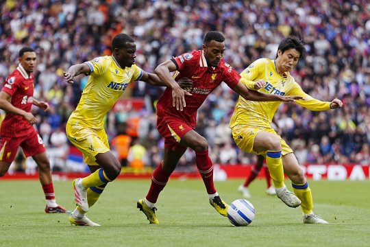 Liverpool și Crystal Palace, bogații care luptă pentru trofeul Charity. Povestea Supercupei Angliei