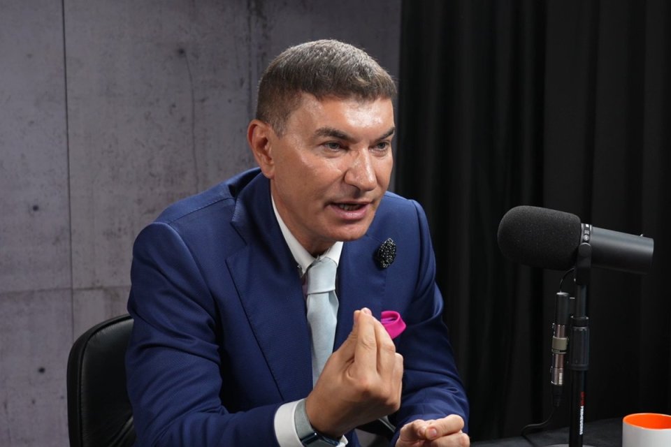 Cristi Borcea este căsătorit cu Valentina Pelinel