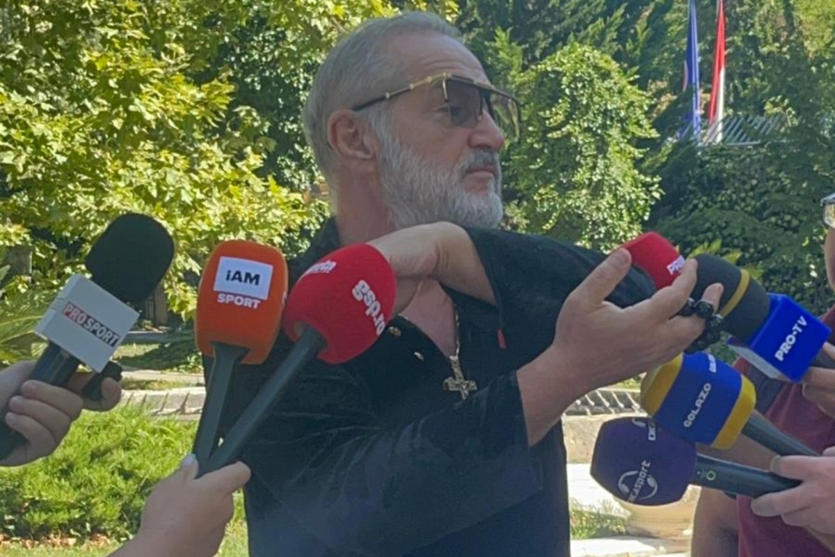 Gigi Becali exemplifică penaltiul neprimit de FCSB