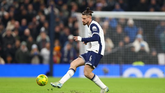 Radu Drăgușin ar putea pleca de la Tottenham! O altă echipă din Premier League e interesată de român