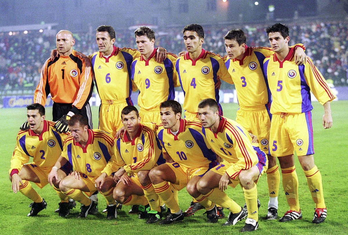 Componenții echipei naționale de fotbal a României, în 2001