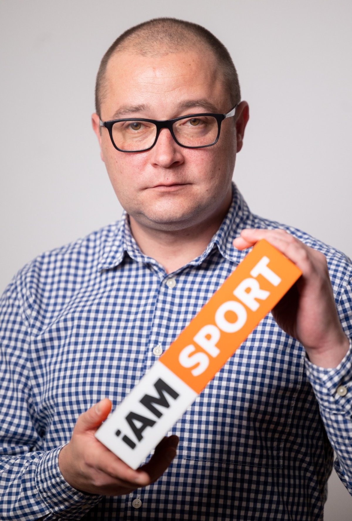 Răureanu are o experiență de peste două decenii în presa de sport. El a mai scris la Gazeta sporturilor, Fanatik și Golazo, înainte de a se alătura proiectului iAMsport.ro