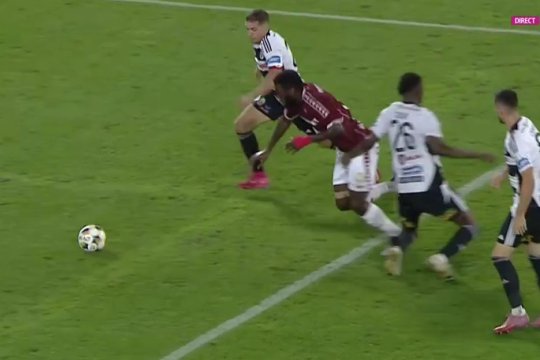 Final încins la Cluj! Giuleștenii au cerut în două rânduri penalty