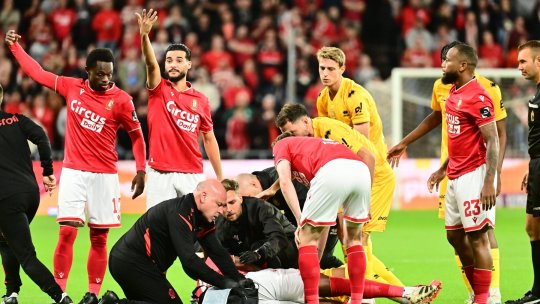 Scene terifiante! Fostul jucător al lui Dinamo, accidentare gravă în secunda 8 a meciului. Și-a revenit după aproape 10 minute. Ce mesaj a transmis gruparea bucureșteană